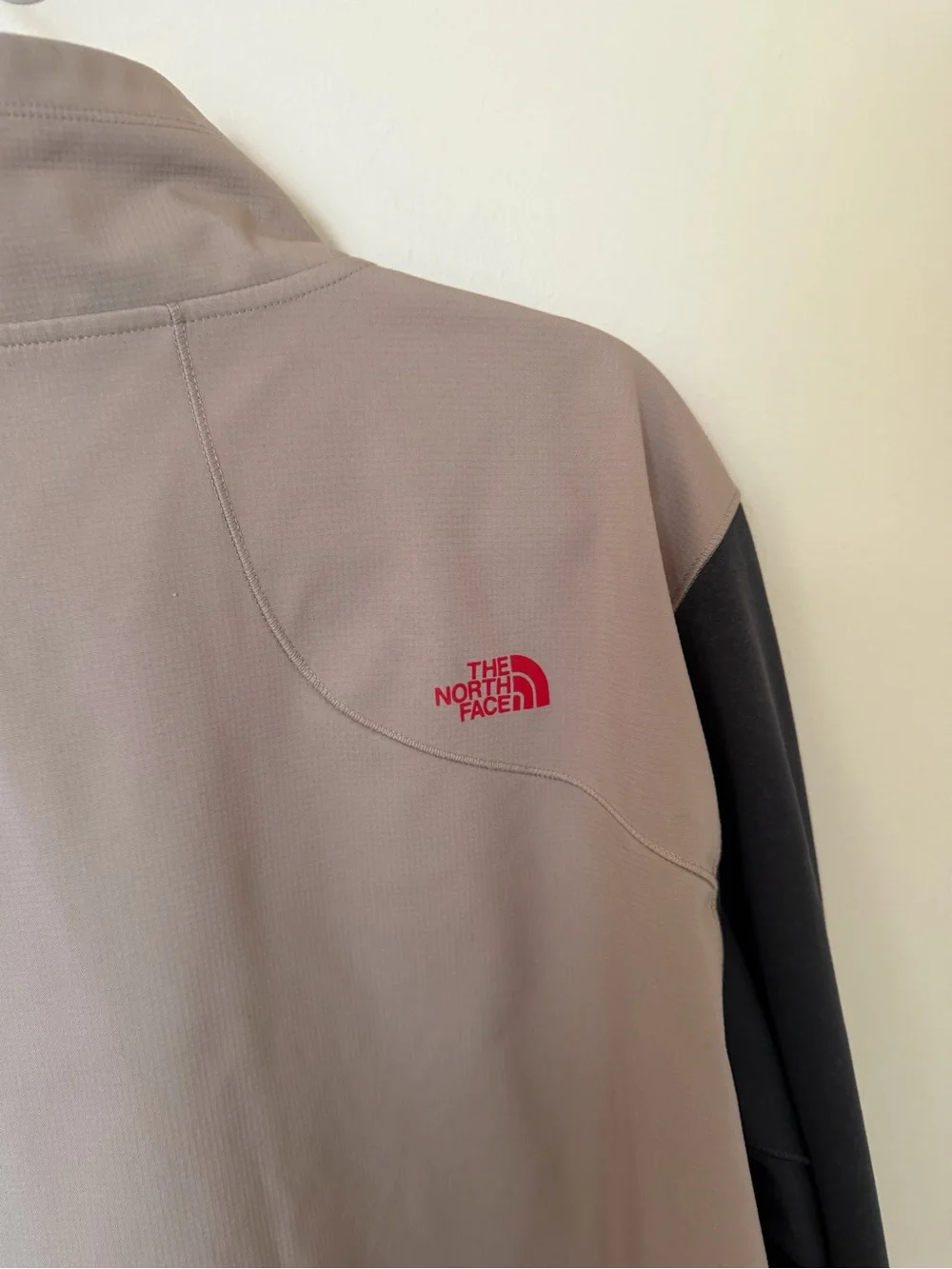 THE NORTH FACE Kilowatt Full Zip Jacket in Tan & Grey